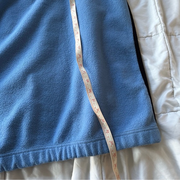 Vintage Y2K South Pole Men's Black and Blue fleece Sweater - Picture 9 of 9